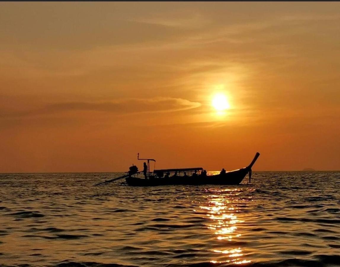 Pp Midnight Hotel Phi Phi Islands Esterno foto